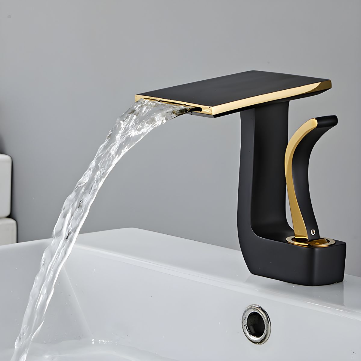 Elduvare | Modern Sloped Silhouette Spout Centerset Single Lever Bathroom Sink Tap