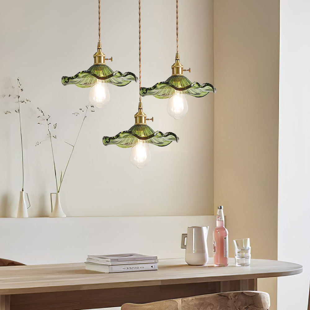 Floria | Elegant hibiscusblomst formet rillede glaspendellampe