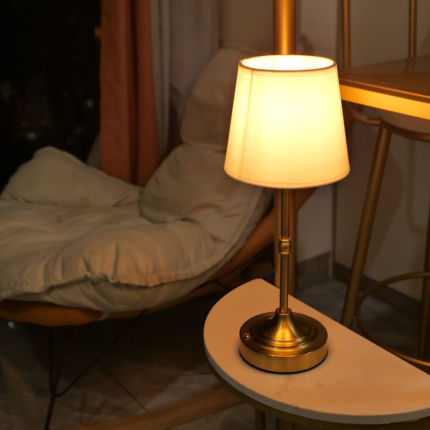 Børstet metal stofskærm genopladelig trådløs touch bordlampe
