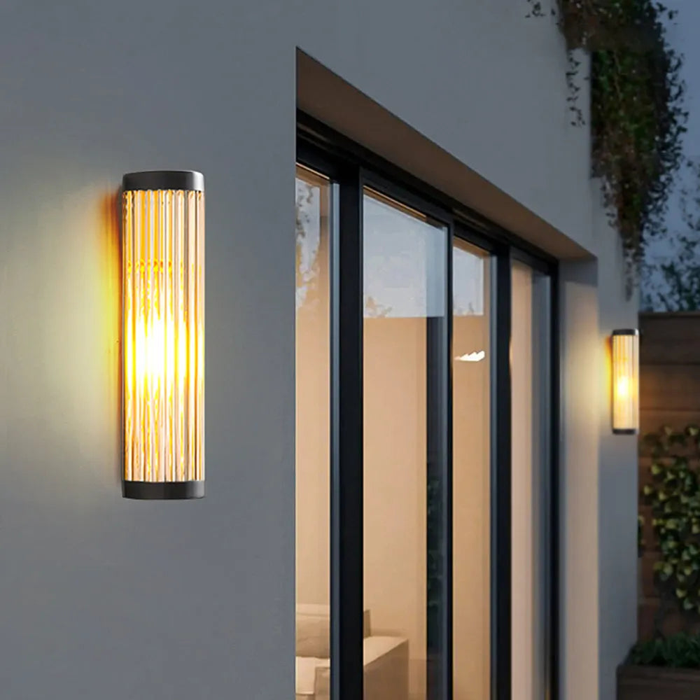 Zora | Moderne semi-cylindrisk glas skærm udendørs væglampe
