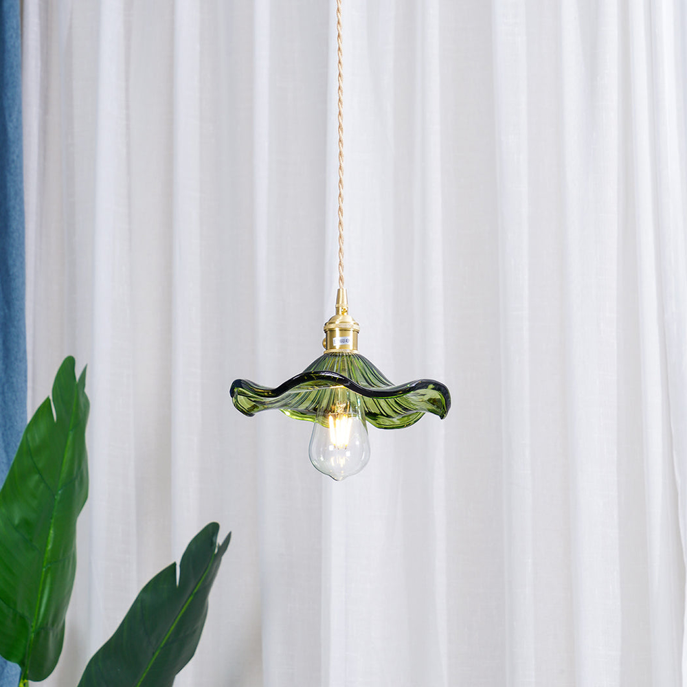 Floria | Elegant hibiscusblomst formet rillede glaspendellampe