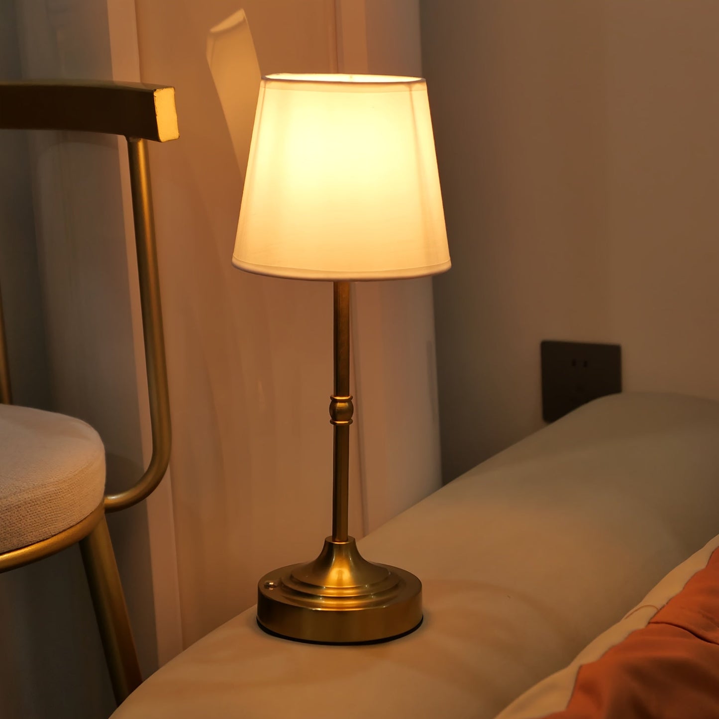 Børstet metal stofskærm genopladelig trådløs touch bordlampe