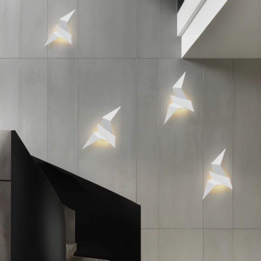 Skulpturel origami-inspireret metal moderne væglampe