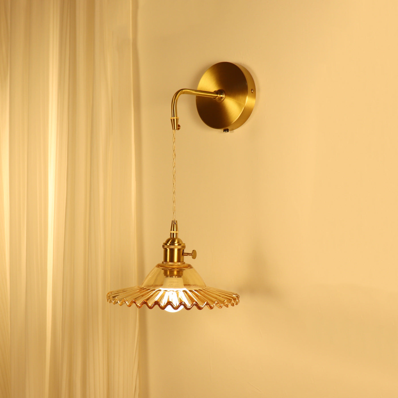 Kelviane | Vintage art deco messing glaslampe til væg