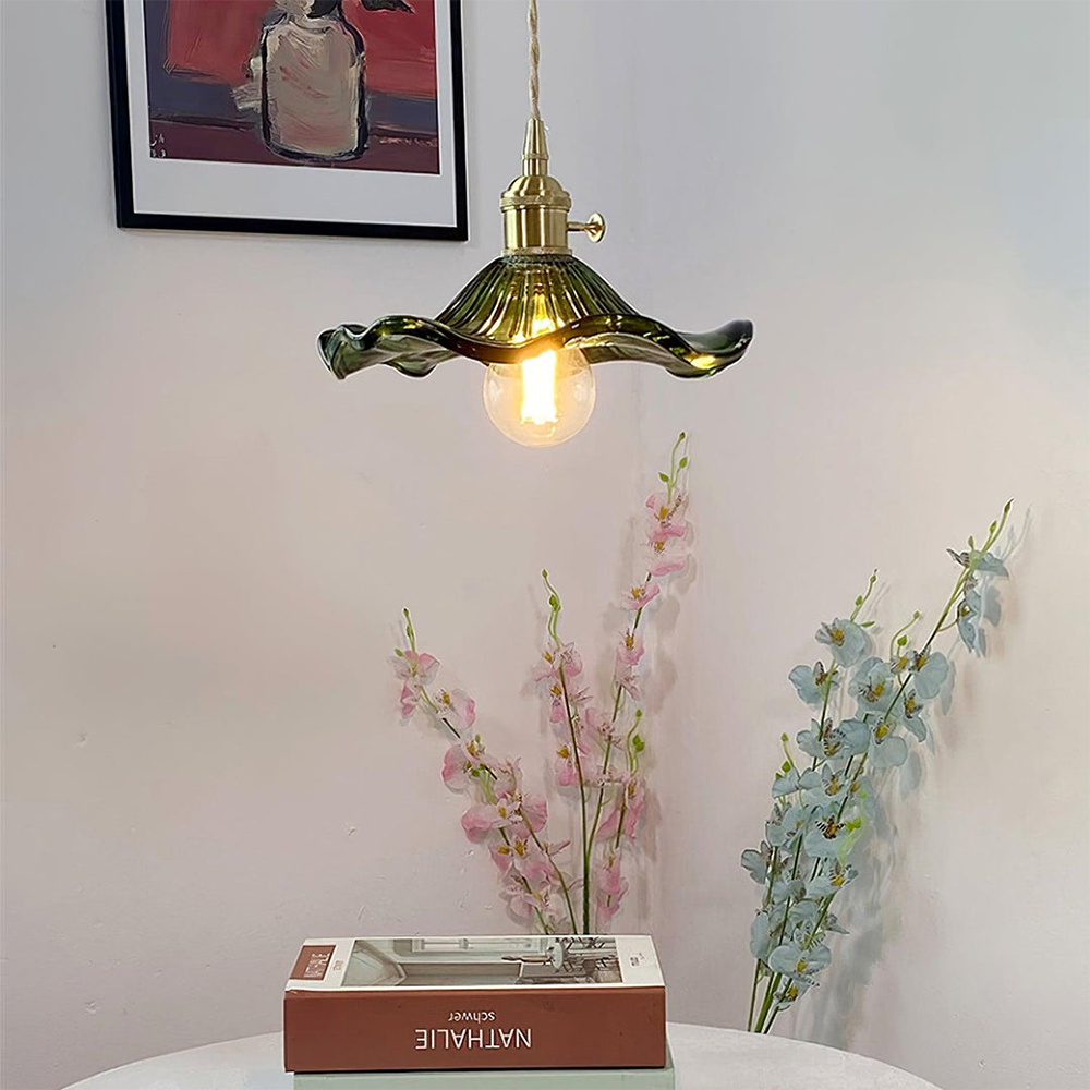 Floria | Elegant hibiscusblomst formet rillede glaspendellampe