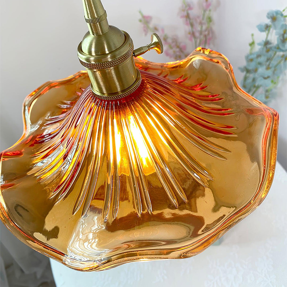 Floria | Elegant hibiscusblomst formet rillede glaspendellampe