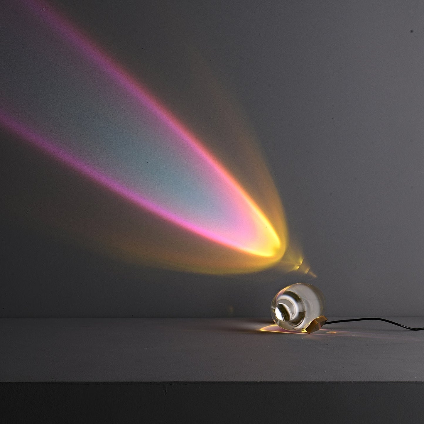 Vaelenoe | Skulpturel Oval Krystal Sten Bordlampe