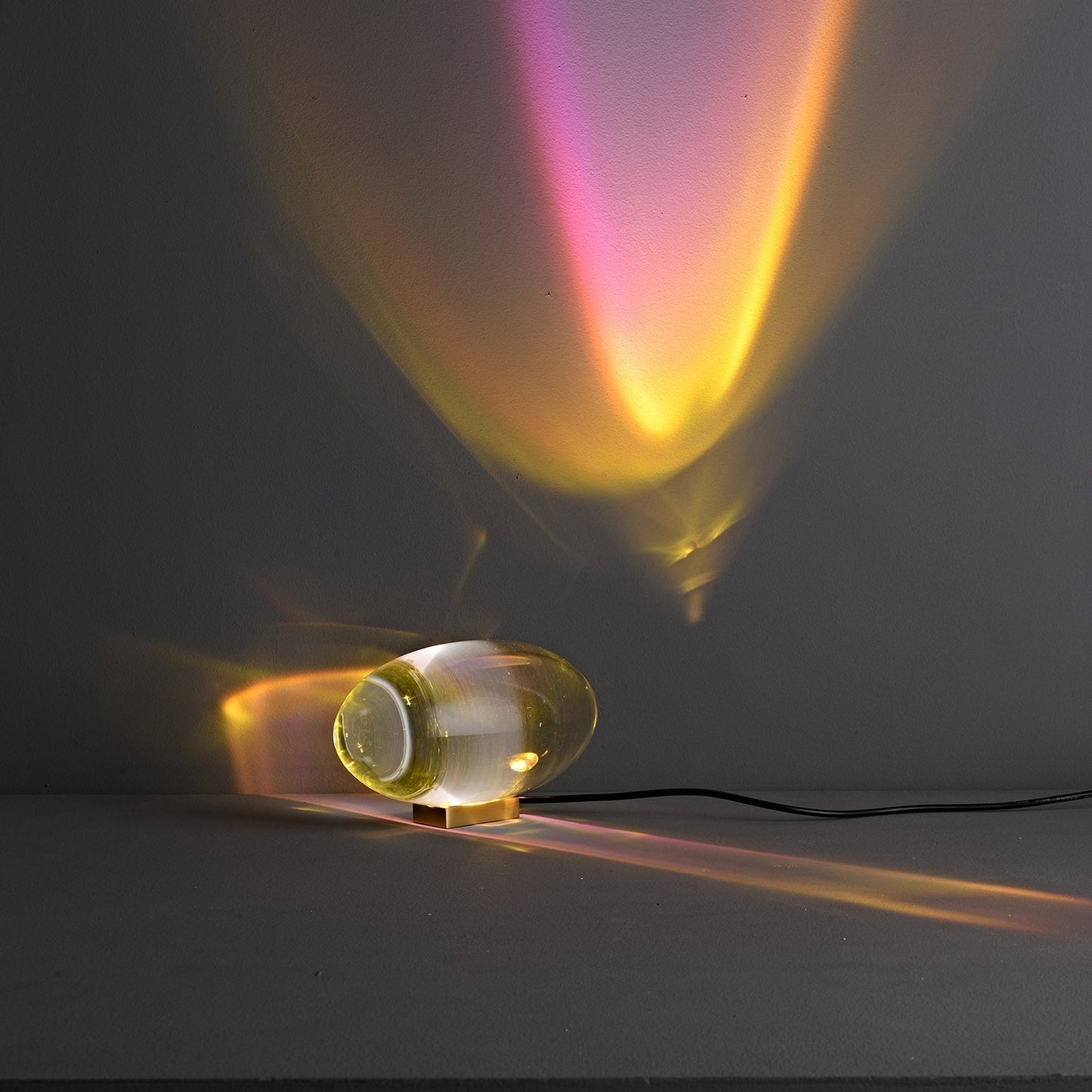 Vaelenoe | Skulpturel Oval Krystal Sten Bordlampe