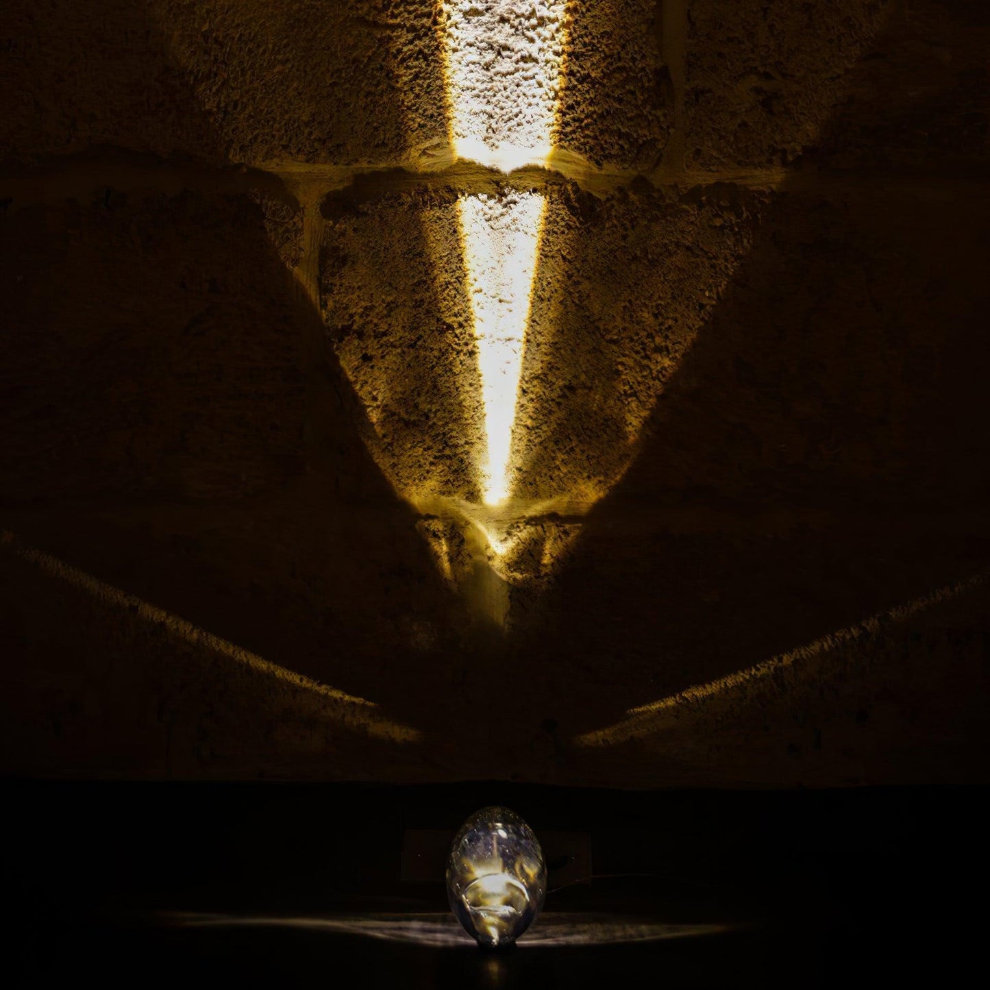 Vaelenoe | Skulpturel Oval Krystal Sten Bordlampe