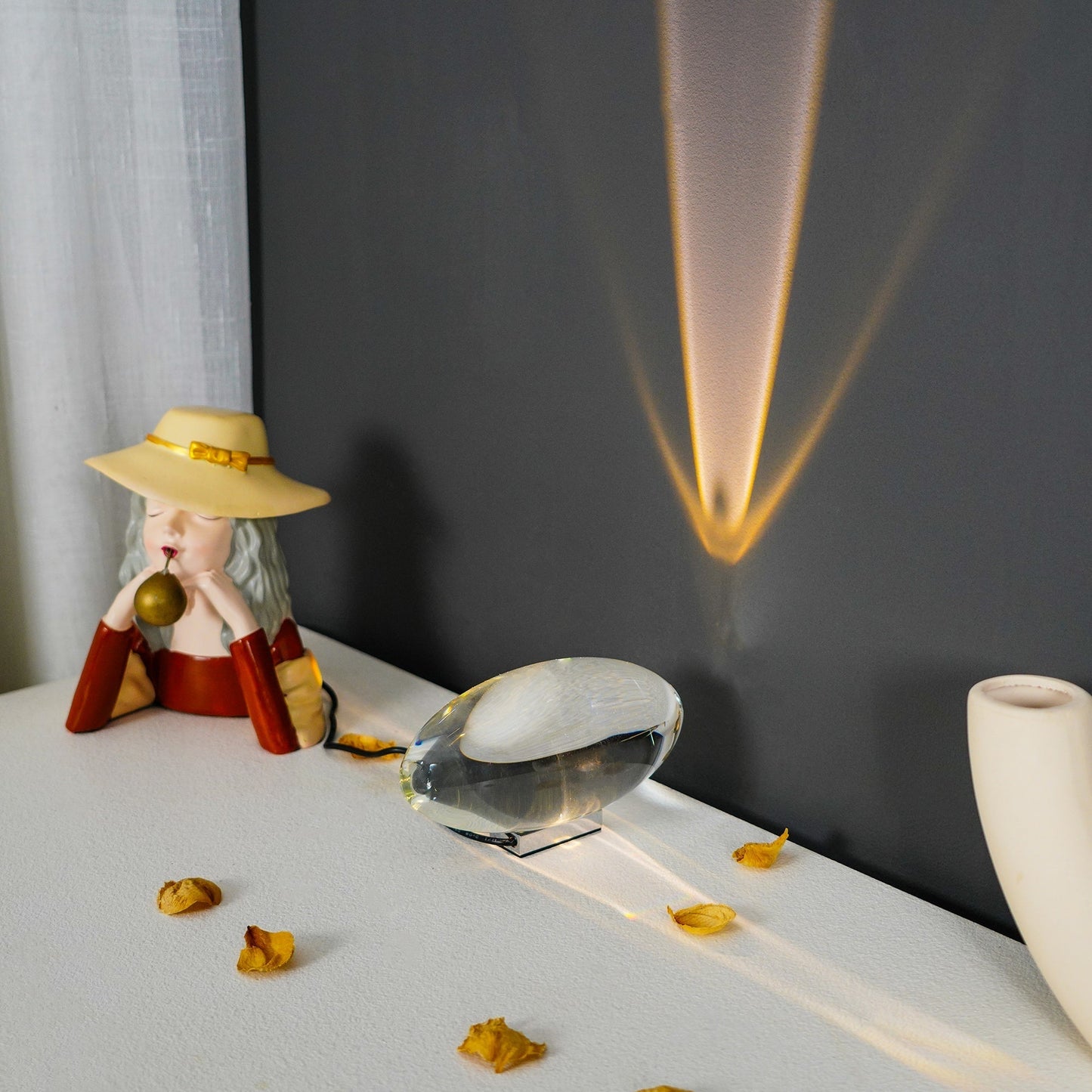 Vaelenoe | Skulpturel Oval Krystal Sten Bordlampe