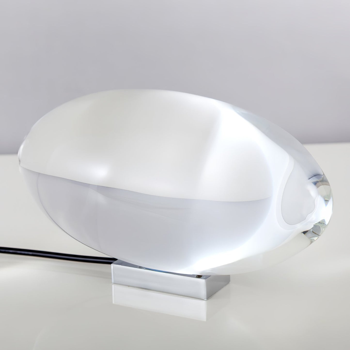 Vaelenoe | Skulpturel Oval Krystal Sten Bordlampe