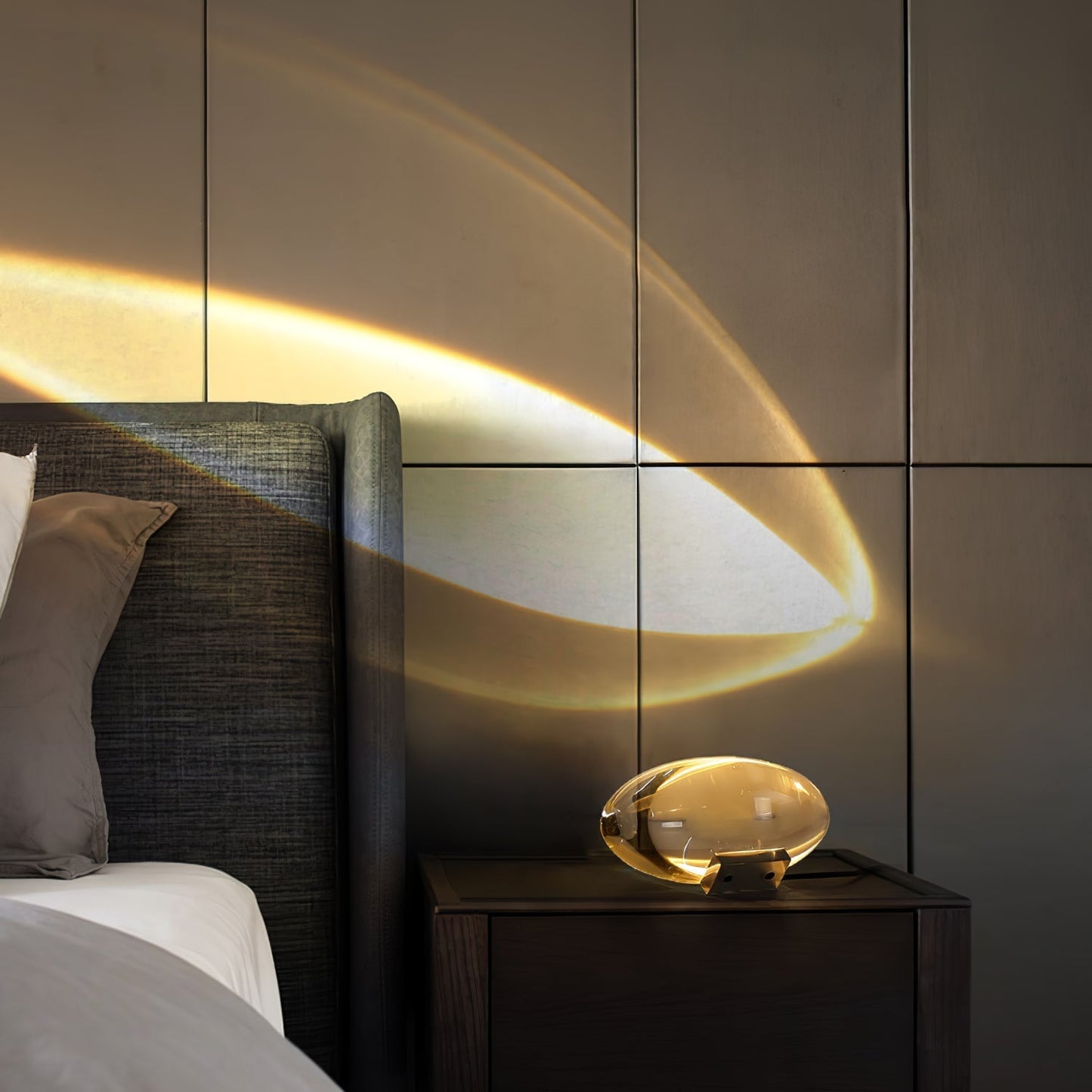 Vaelenoe | Skulpturel Oval Krystal Sten Bordlampe