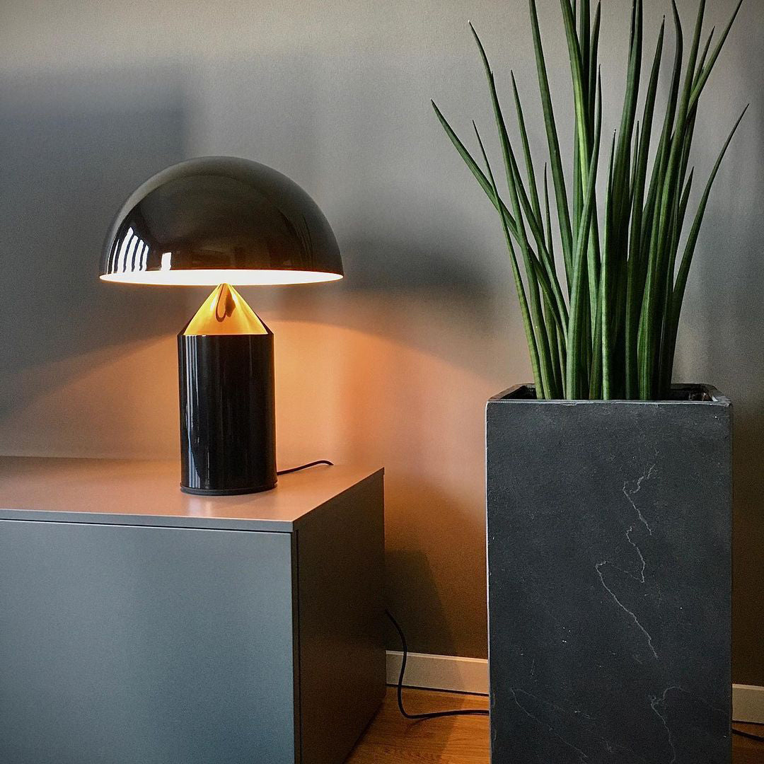 Zonthara | Avantgarde geometrisk skulpturel silhuet metal bordlampe