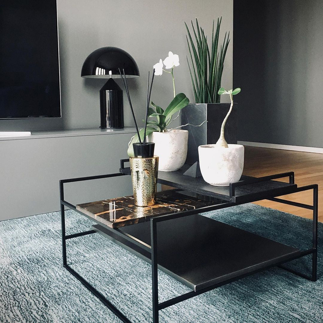 Zonthara | Avantgarde geometrisk skulpturel silhuet metal bordlampe
