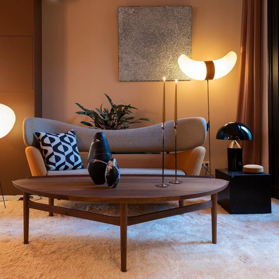 Zonthara | Avantgarde geometrisk skulpturel silhuet metal bordlampe