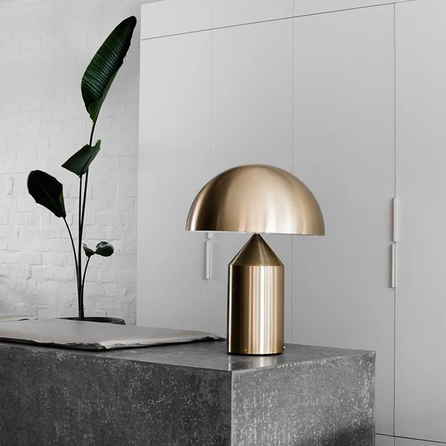 Zonthara | Avantgarde geometrisk skulpturel silhuet metal bordlampe