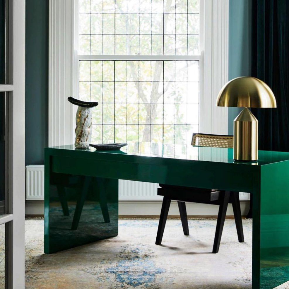 Zonthara | Avantgarde geometrisk skulpturel silhuet metal bordlampe
