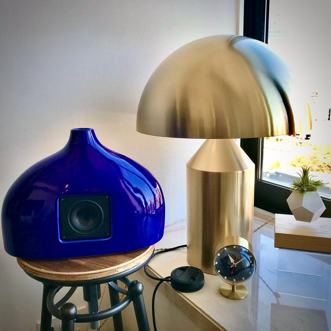 Zonthara | Avantgarde geometrisk skulpturel silhuet metal bordlampe