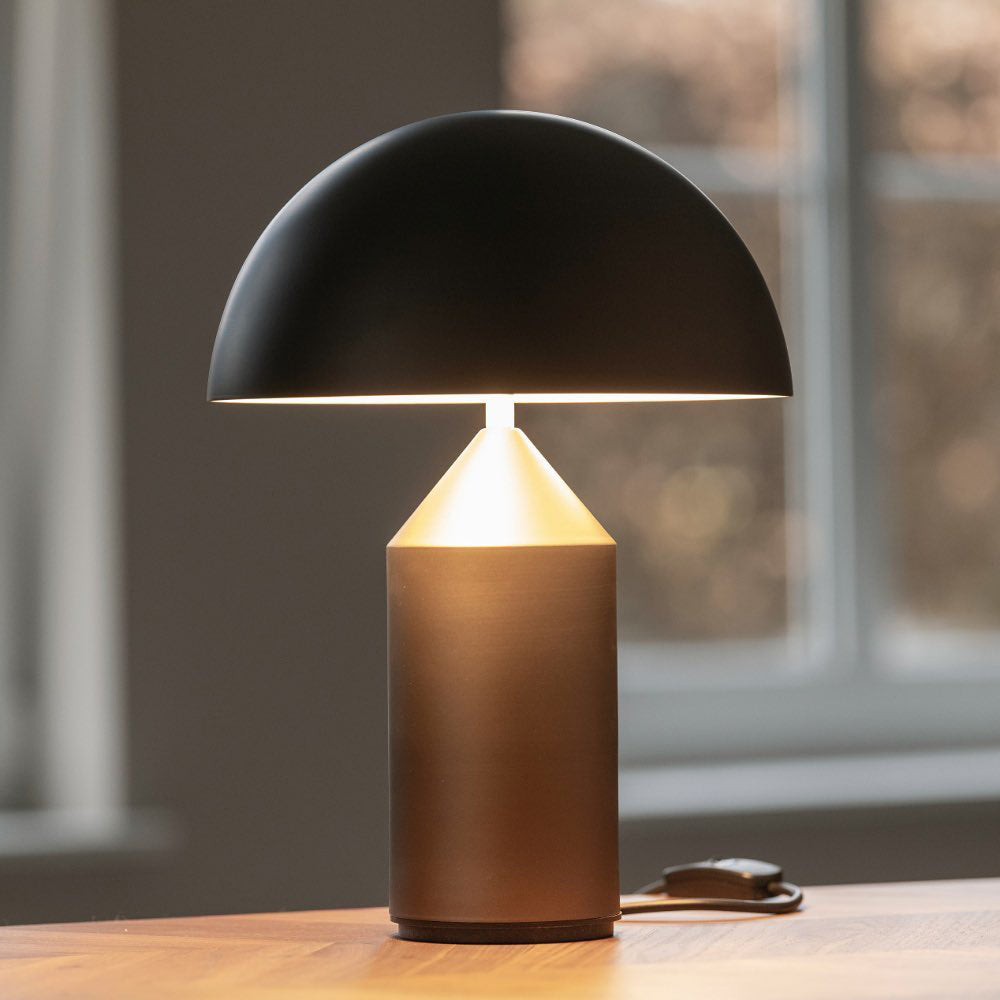 Zonthara | Avantgarde geometrisk skulpturel silhuet metal bordlampe
