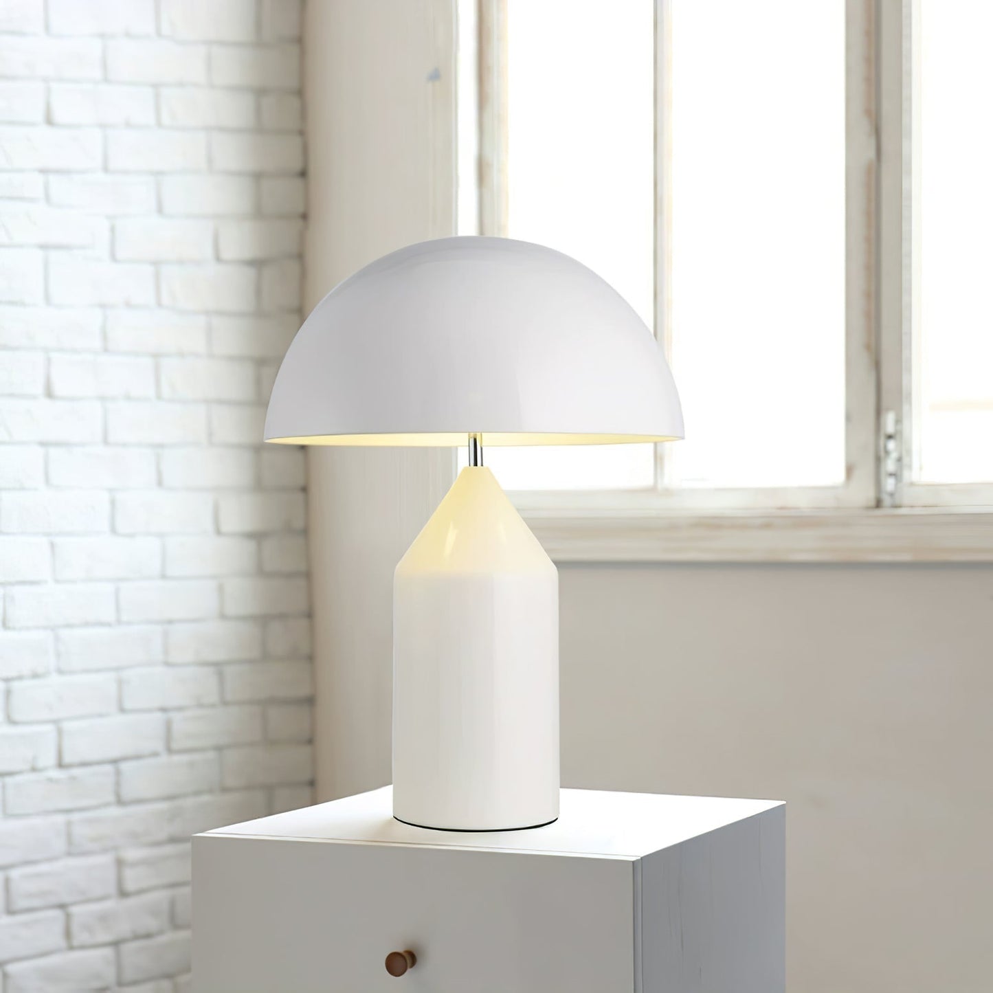 Zonthara | Avantgarde geometrisk skulpturel silhuet metal bordlampe