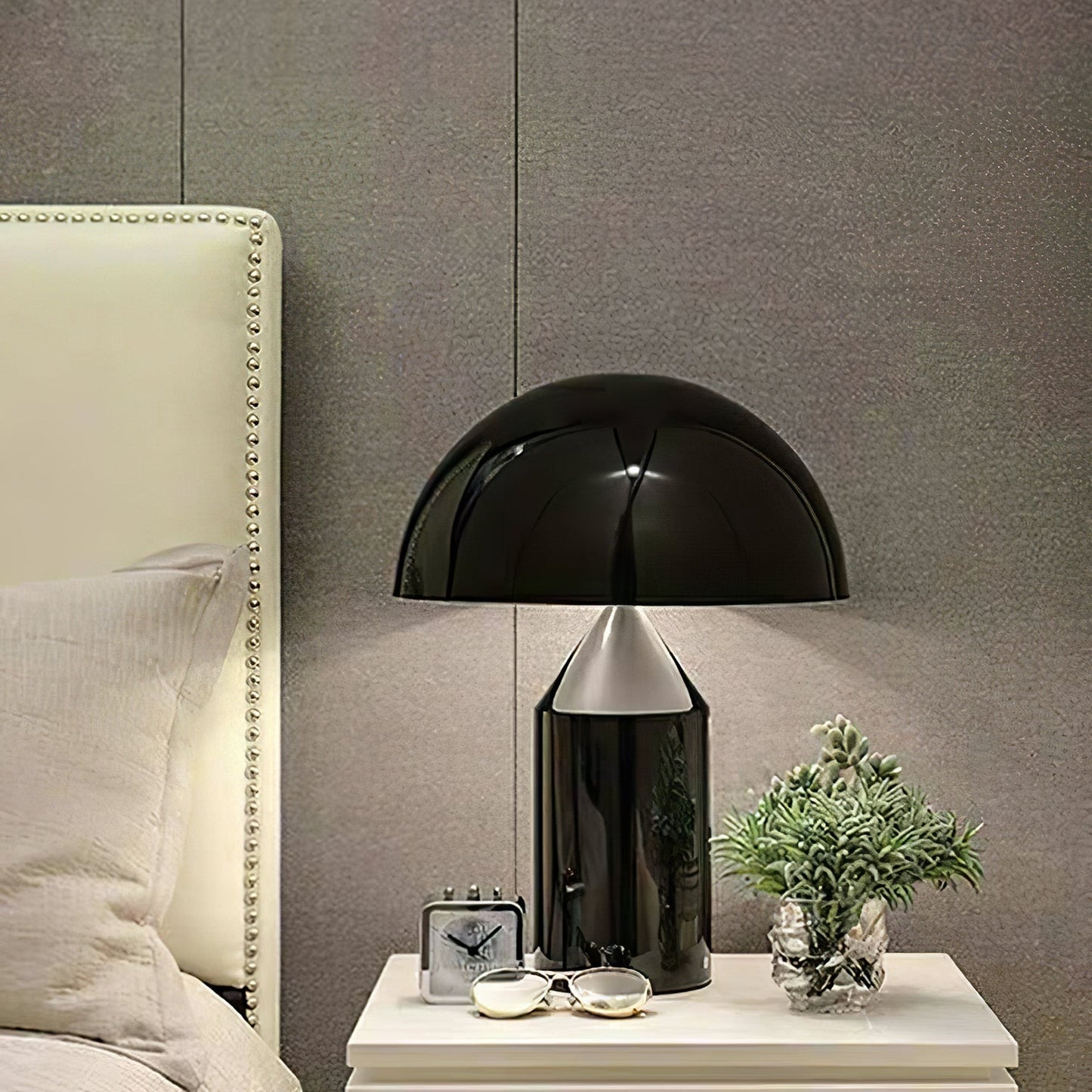 Zonthara | Avantgarde geometrisk skulpturel silhuet metal bordlampe