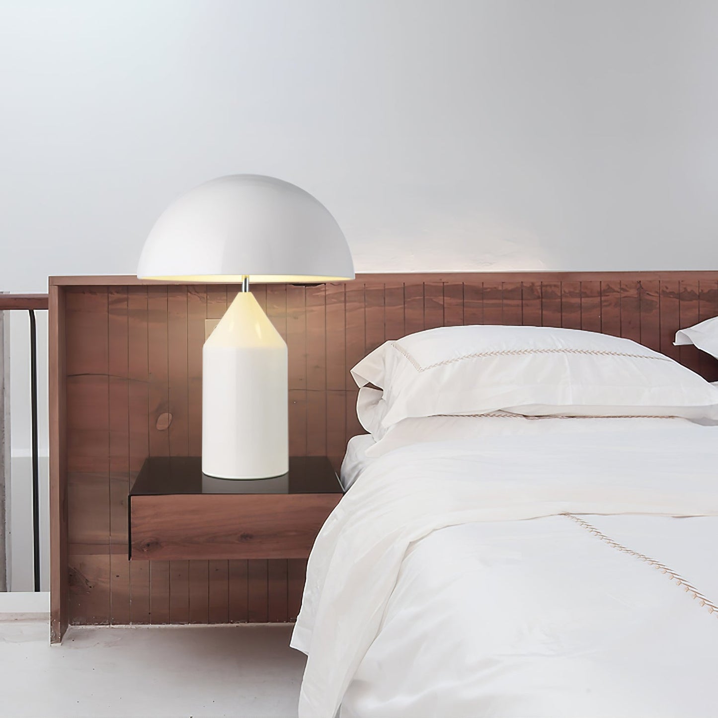 Zonthara | Avantgarde geometrisk skulpturel silhuet metal bordlampe