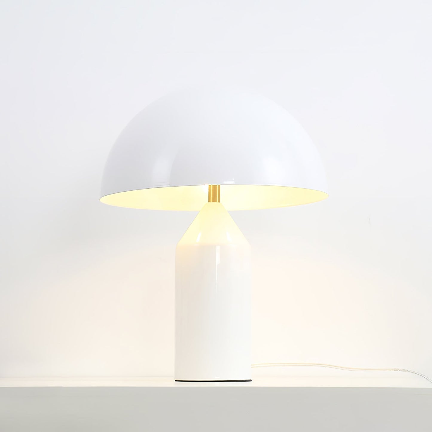 Zonthara | Avantgarde geometrisk skulpturel silhuet metal bordlampe