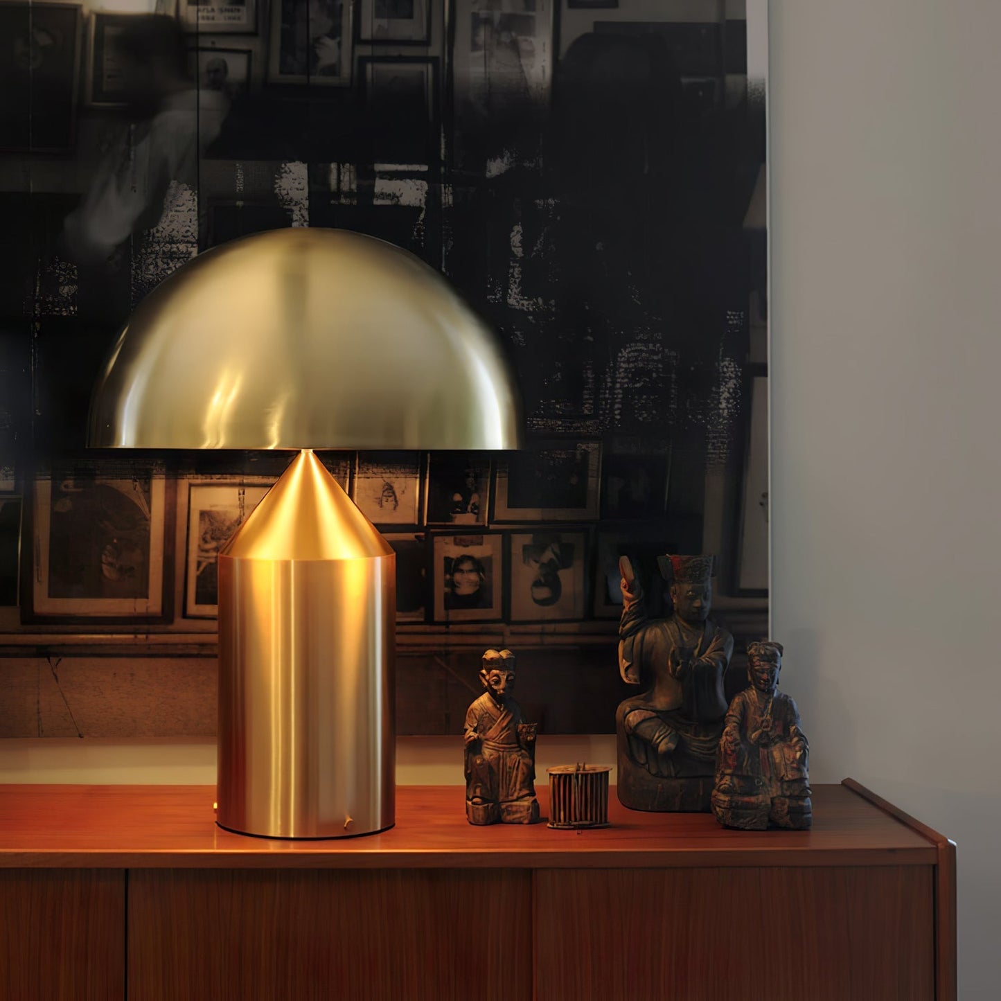 Zonthara | Avantgarde geometrisk skulpturel silhuet metal bordlampe