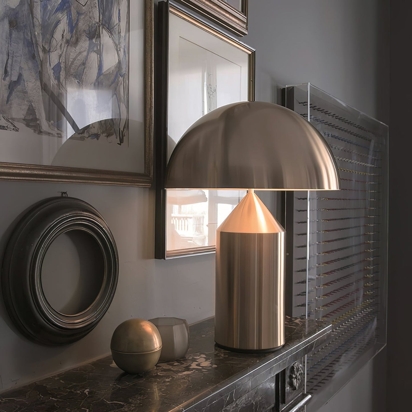 Zonthara | Avantgarde geometrisk skulpturel silhuet metal bordlampe