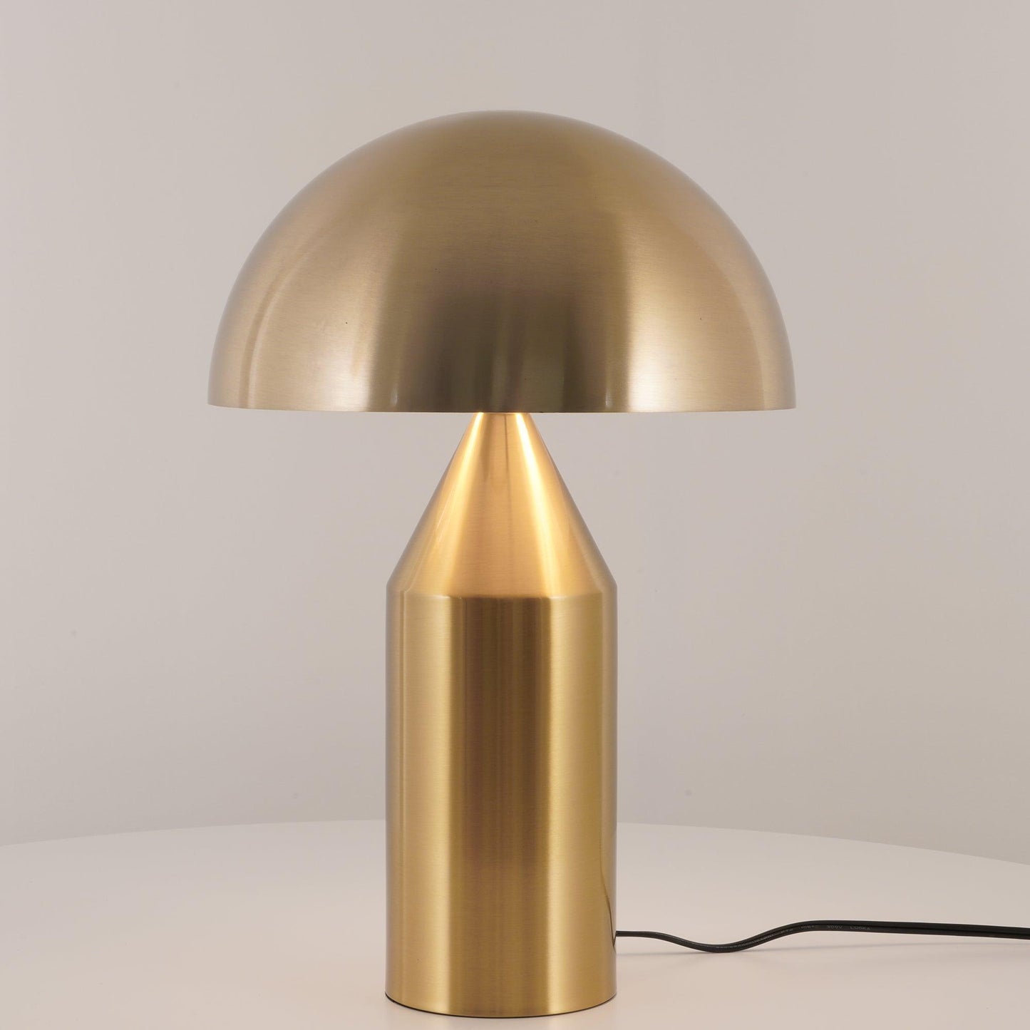 Zonthara | Avantgarde geometrisk skulpturel silhuet metal bordlampe