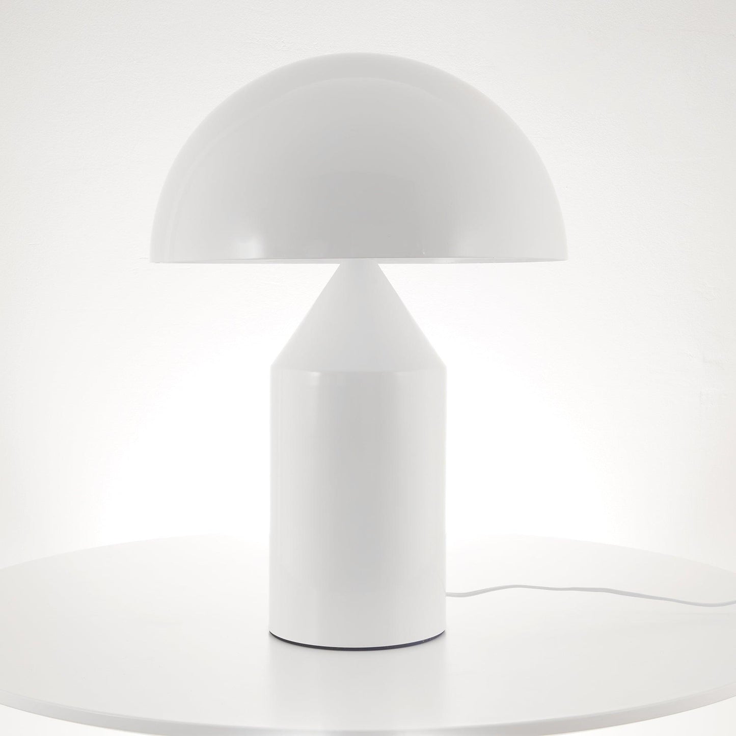 Zonthara | Avantgarde geometrisk skulpturel silhuet metal bordlampe
