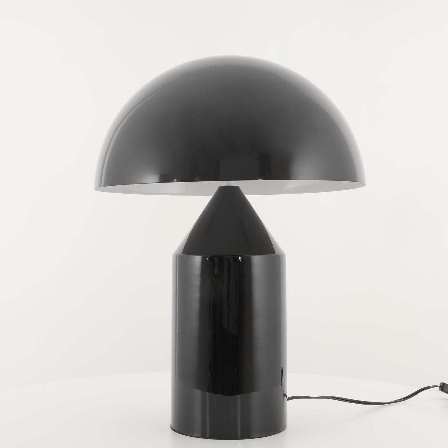 Zonthara | Avantgarde geometrisk skulpturel silhuet metal bordlampe