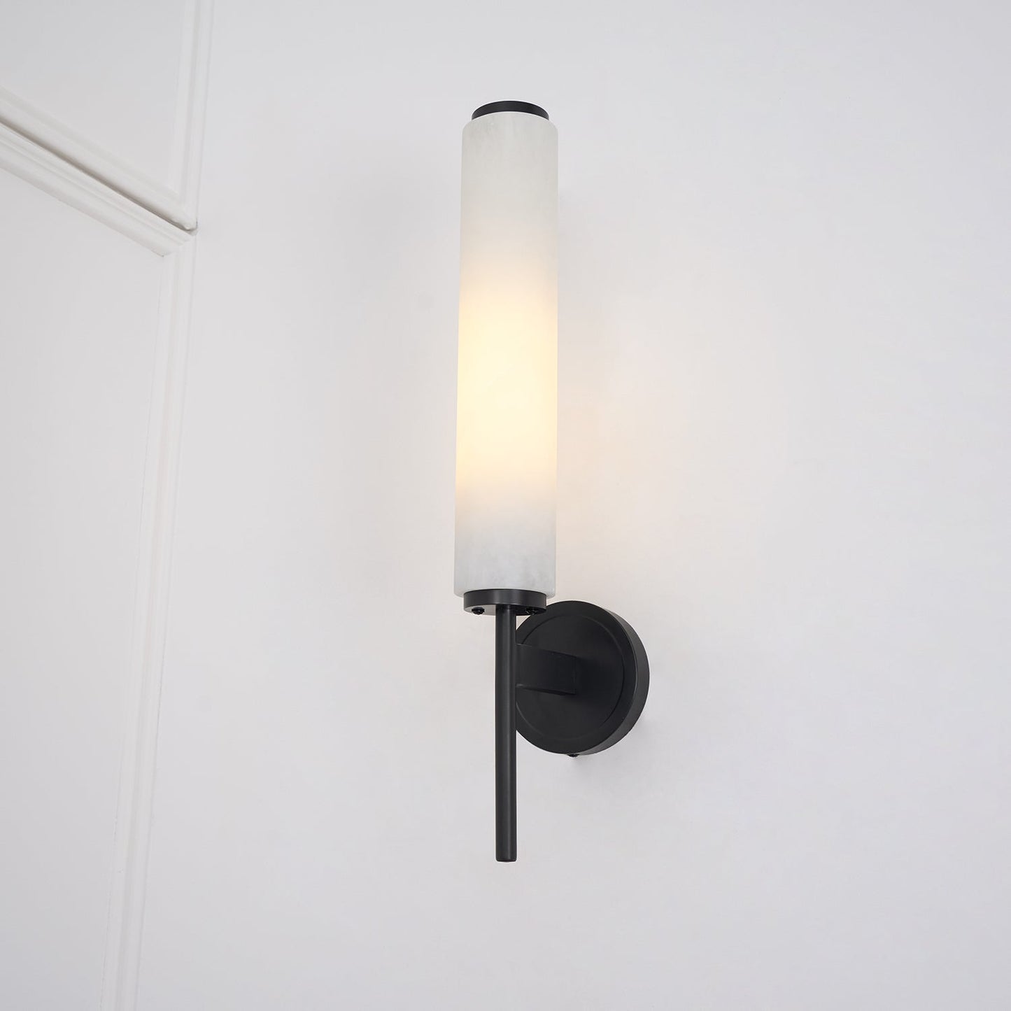 Kelsorim | Geometrisk minimalistisk alabaster cylinder væglampe  