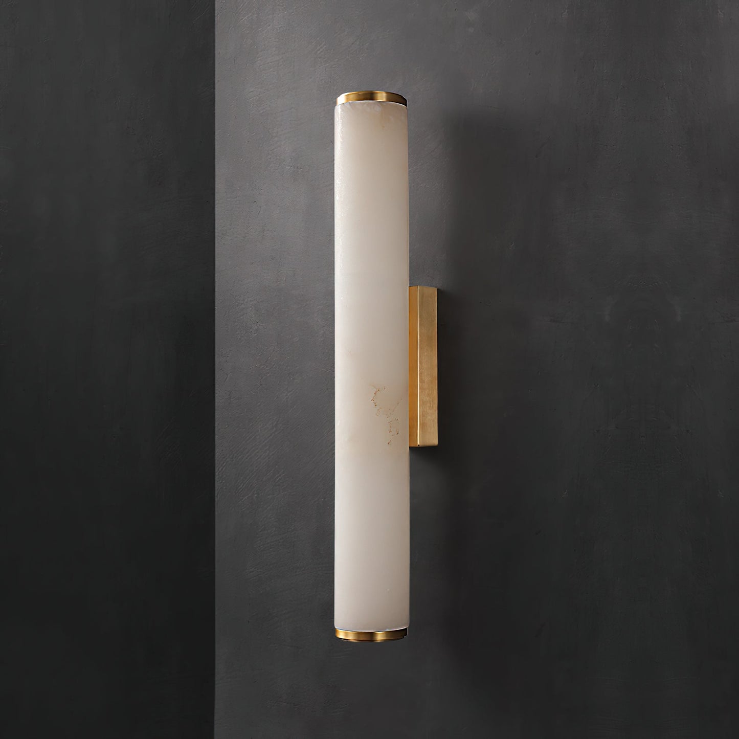 Aristhos | Minimalistisk lineær alabast og messing væglampe