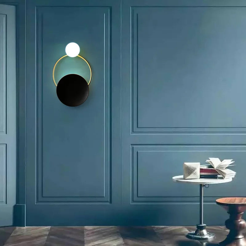 Skulpturel frostet glas kugleformet halo moderne væglampe