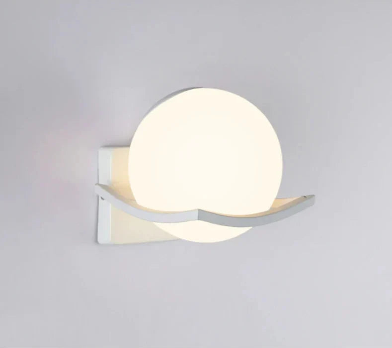 Minimalistisk europæisk opalglas globus væglampe