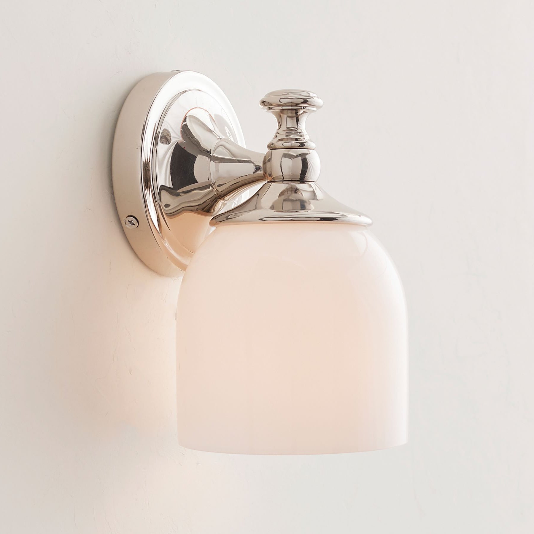 Lisaeth | Minimalistisk arm væglampe med sfærisk glasglobus