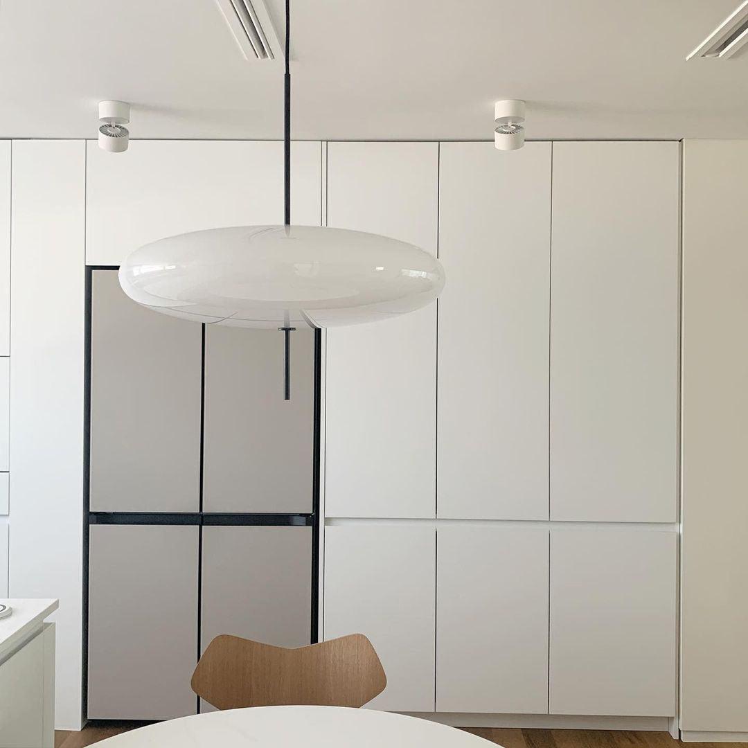 Belthorim | Opaliseret disk silhuet minimalistisk pendellampe