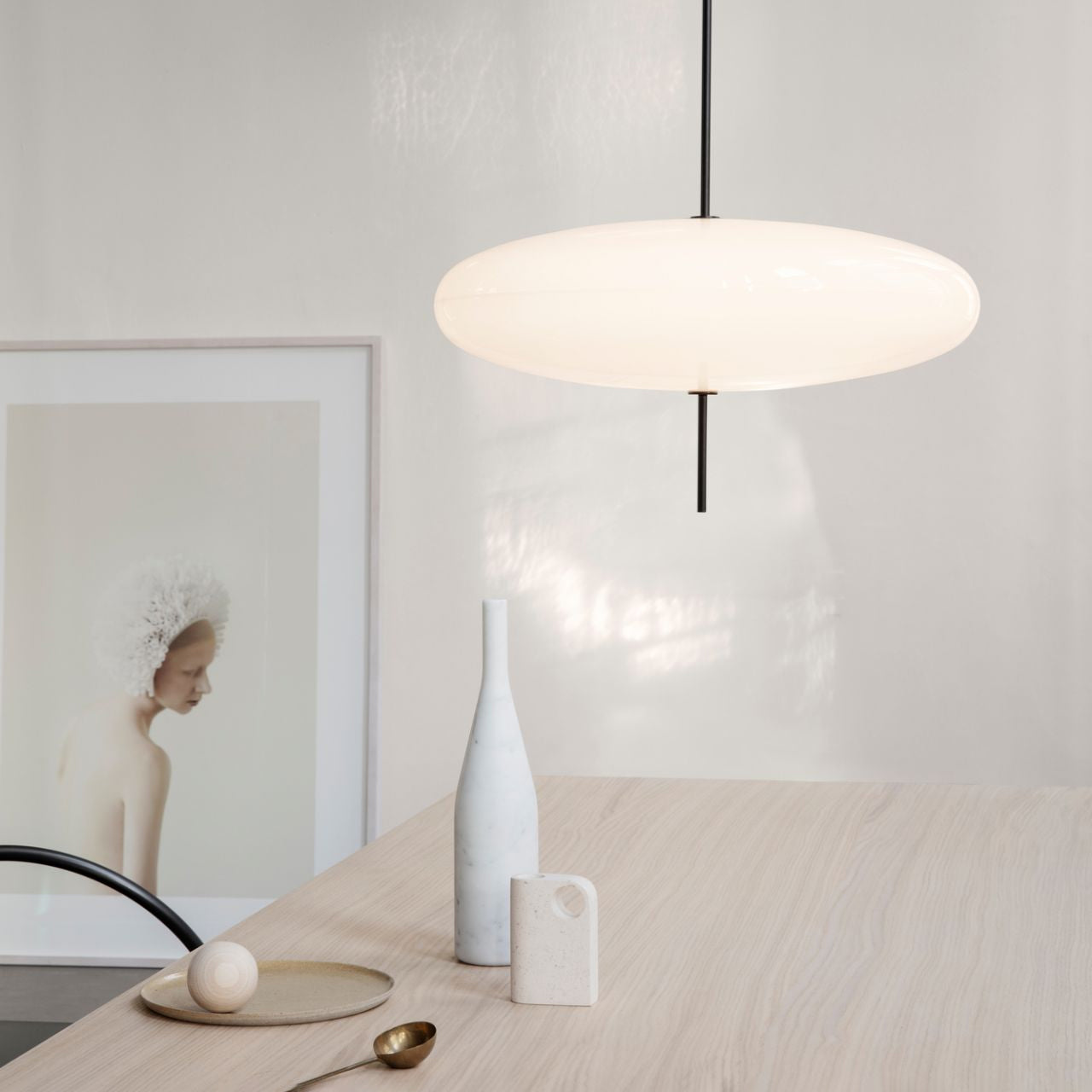 Belthorim | Opaliseret disk silhuet minimalistisk pendellampe