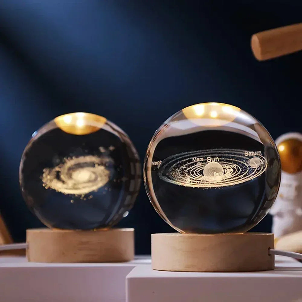 Graveret krystalkugle planet sfære natlampe bordlampe