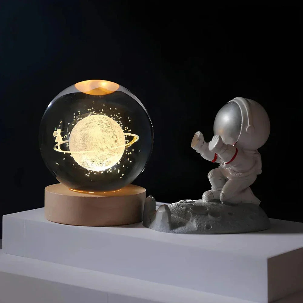 Graveret krystalkugle planet sfære natlampe bordlampe