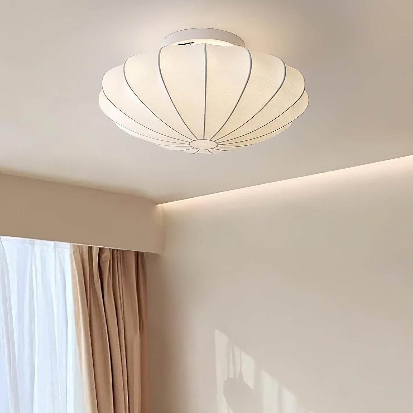 Korisand | Mid-century geometrisk skulpturel silkemesh loftslampe
