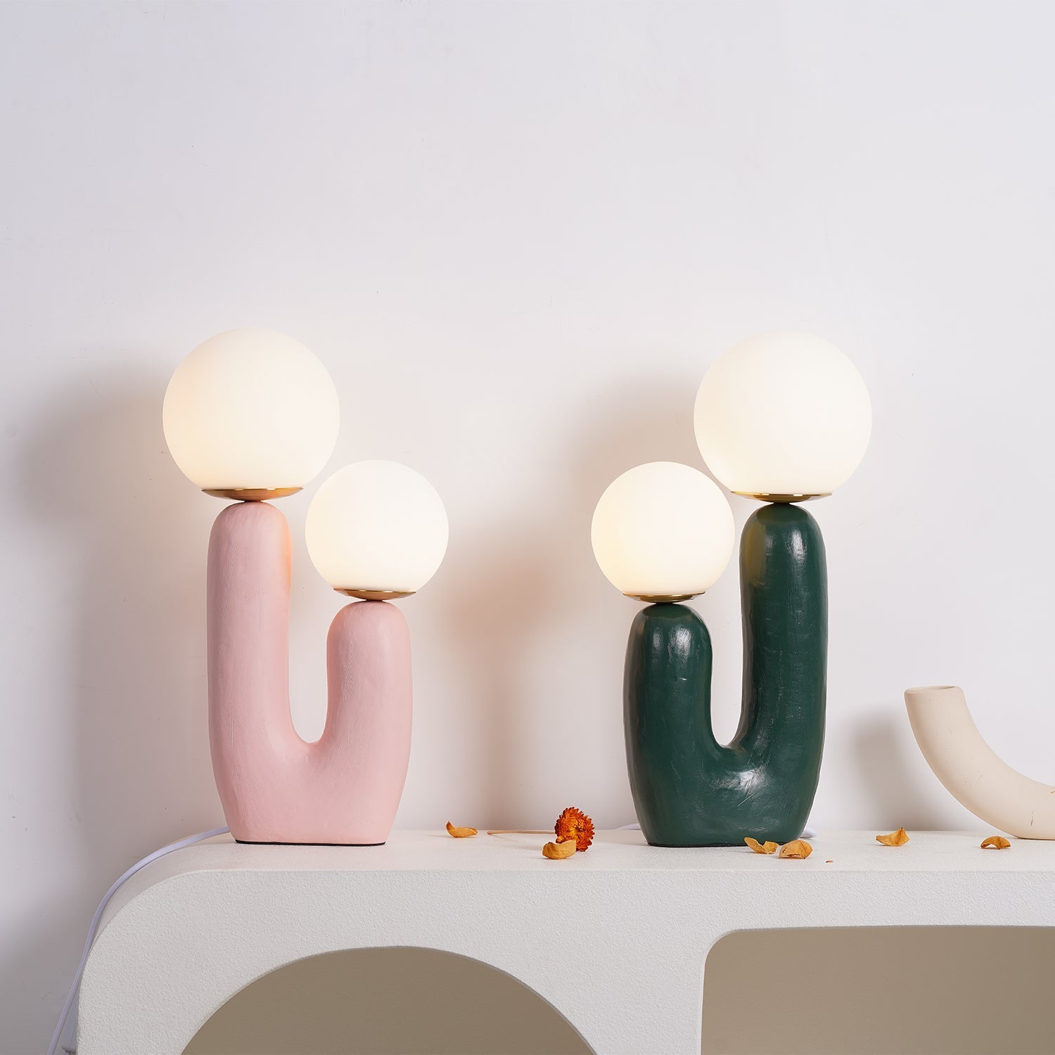 Corisande | Avantgarde rå skulpturel glas kugle bordlampe