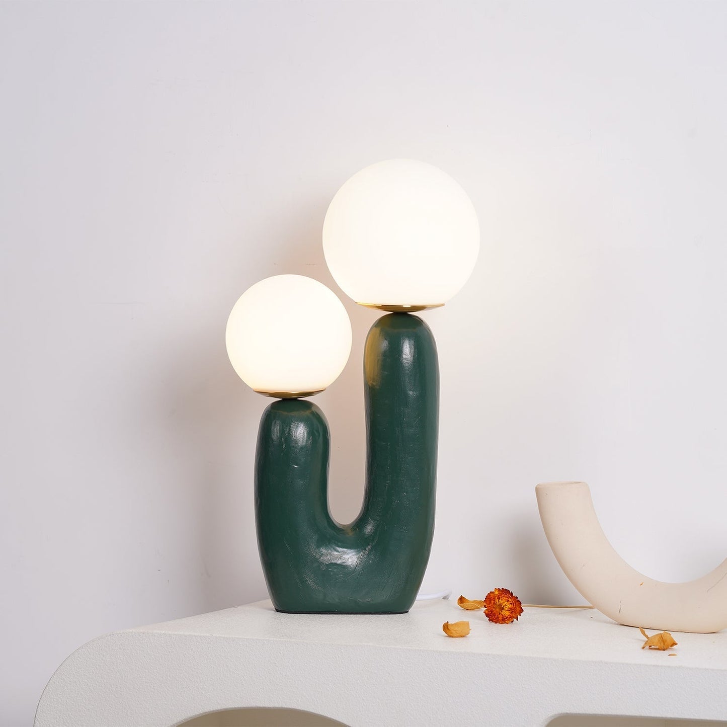 Corisande | Avantgarde rå skulpturel glas kugle bordlampe