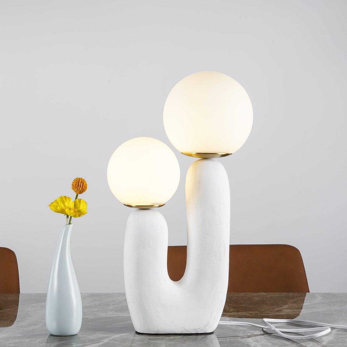 Corisande | Avantgarde rå skulpturel glas kugle bordlampe