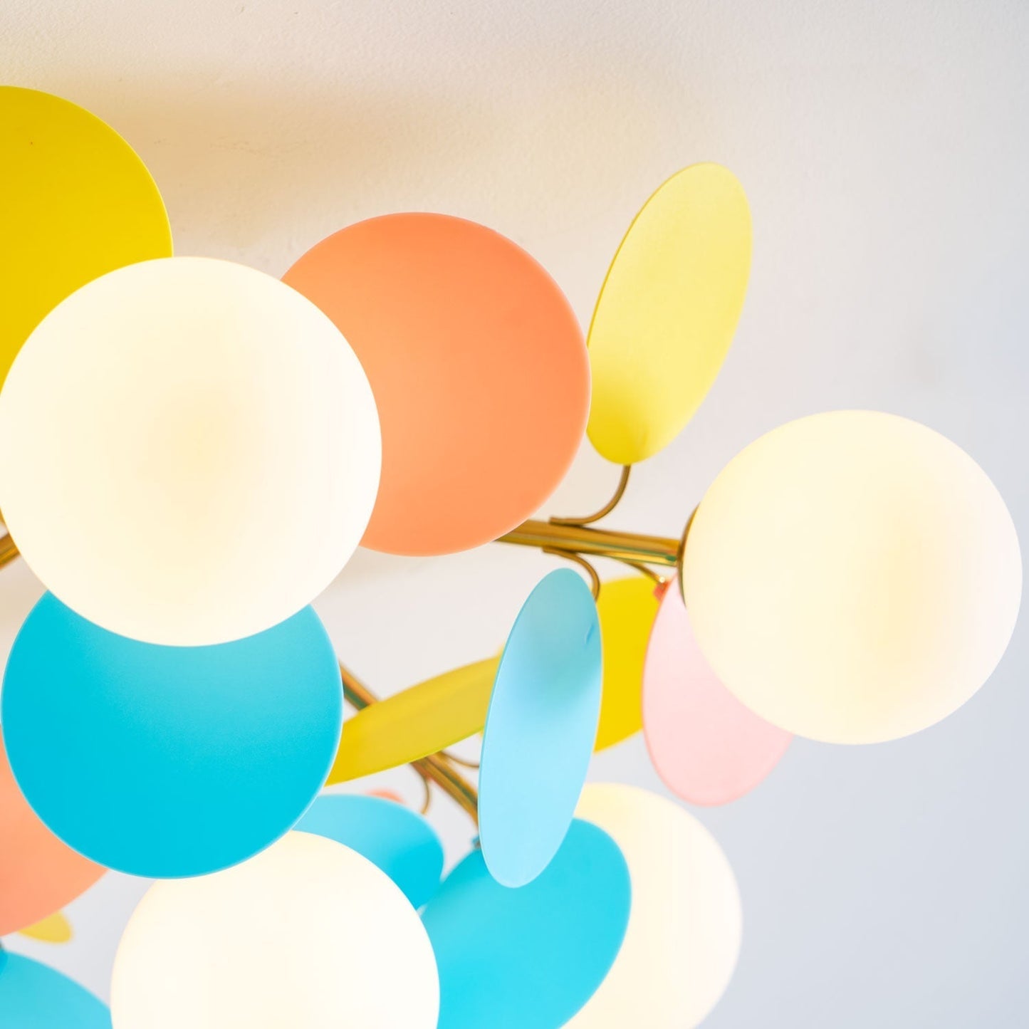 Kalythos | Skulpturel geometrisk disk klynge semi-flush monteret loftslampe