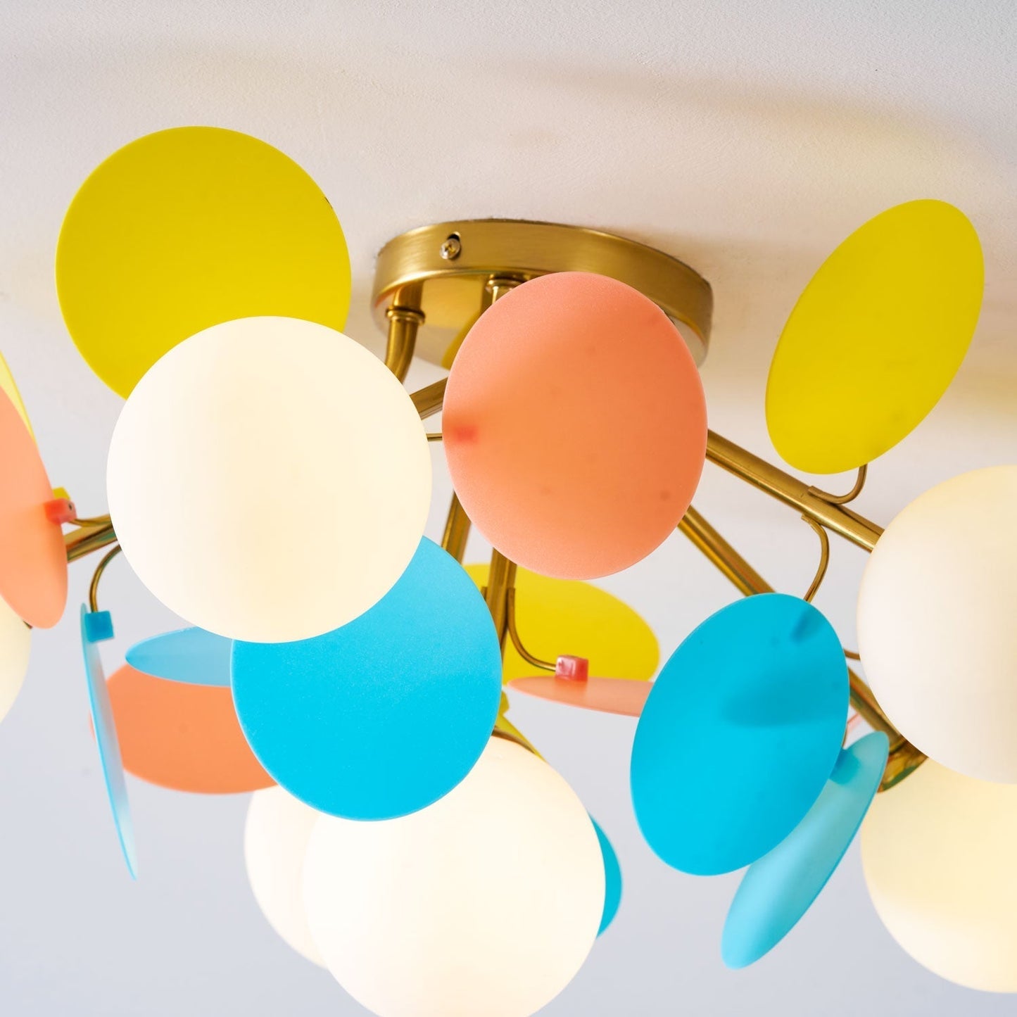 Kalythos | Skulpturel geometrisk disk klynge semi-flush monteret loftslampe