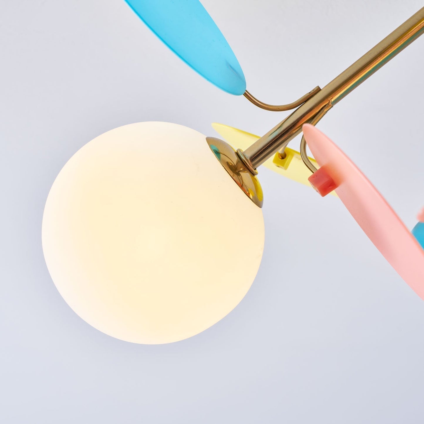 Kalythos | Skulpturel geometrisk disk klynge semi-flush monteret loftslampe