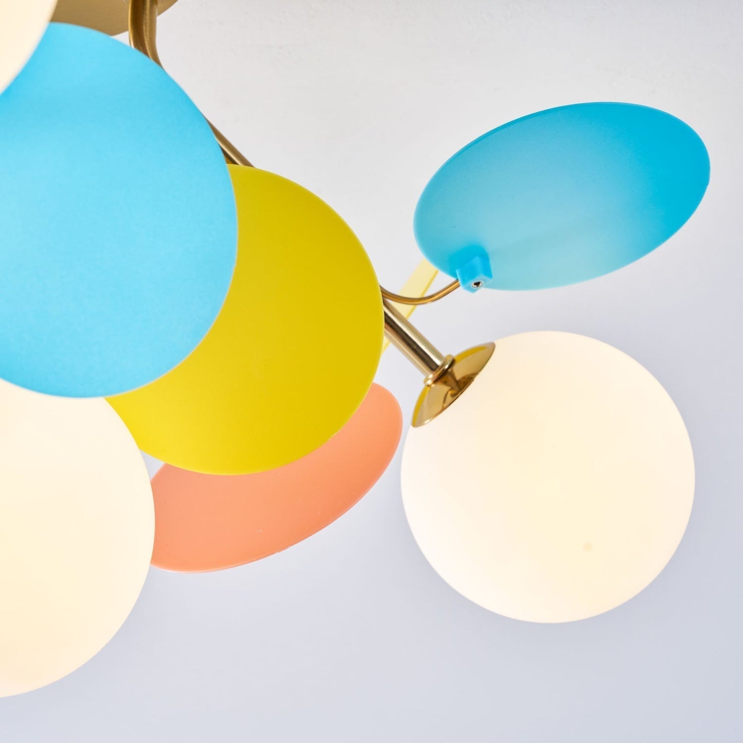 Kalythos | Skulpturel geometrisk disk klynge semi-flush monteret loftslampe