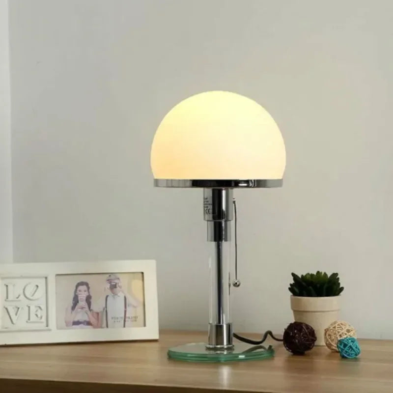 Bauhaus frostet glas kuppel krom bordlampe